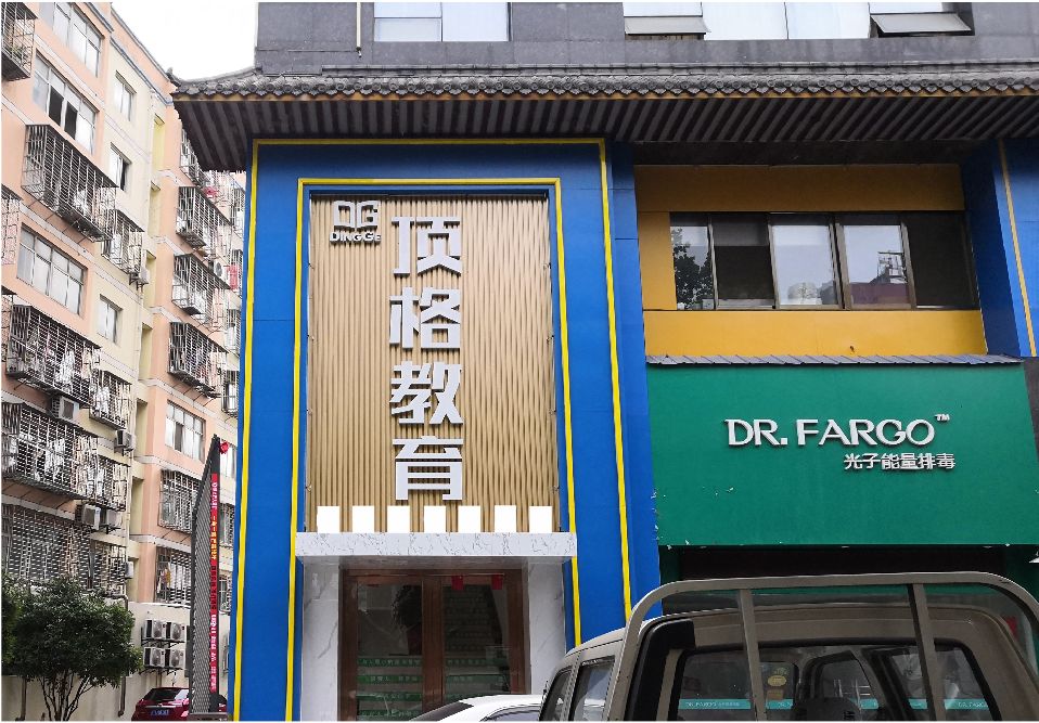 郸城门头设计要符合门店特色。
