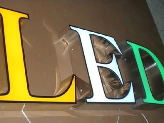 郸城介绍LED招牌的基础知识。